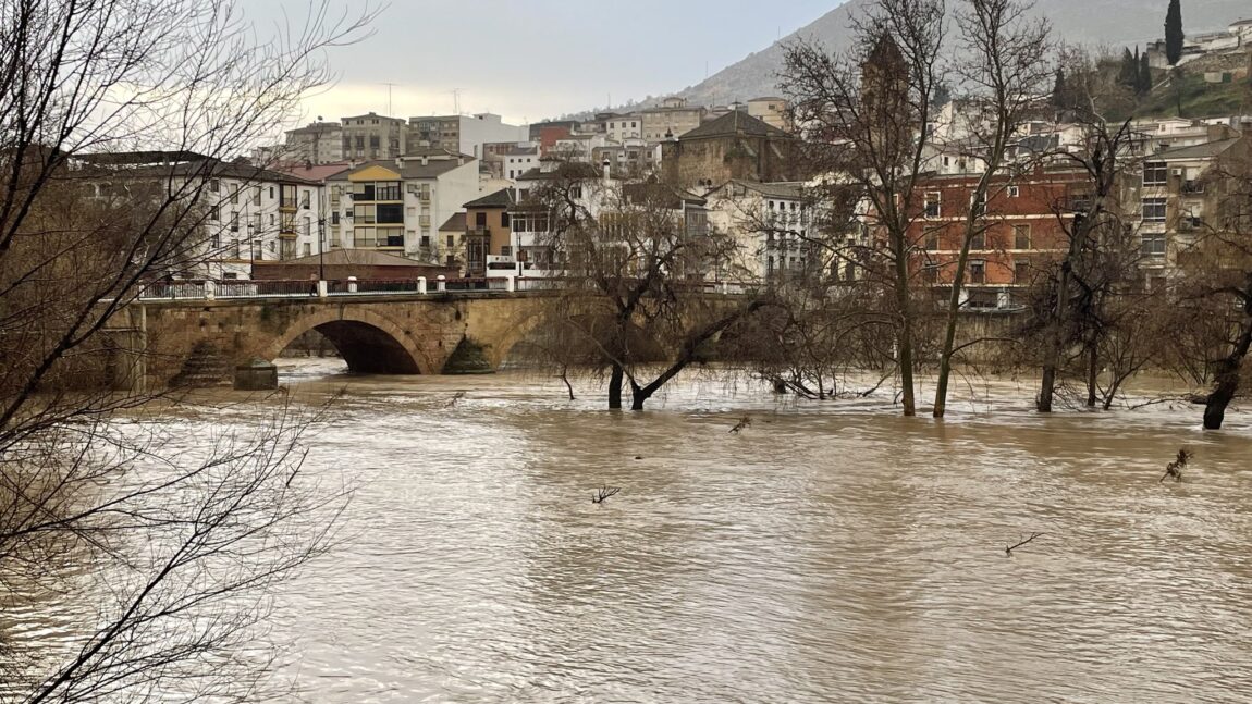 El río Genil responde con fuerza y con control ante el temporal en Loja 1 El Río Genil Responde Con Fuerza Y Con Control Ante El Temporal En Loja.